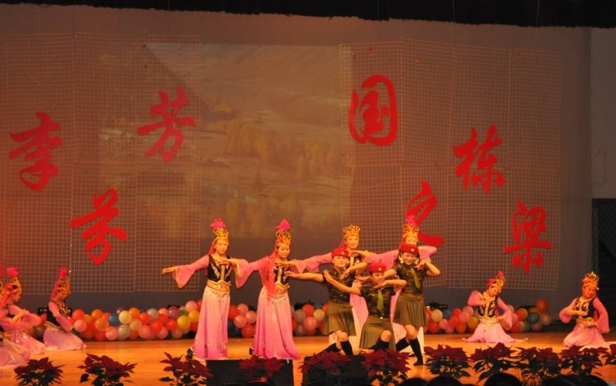 成都幼兒師范學(xué)校校內(nèi)舞蹈表演