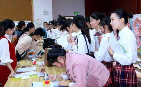 2021年讀幼師專業(yè)有些什么要求和條件?.jpg 2021年讀幼師專業(yè)有些什么要求和條件?.jpg