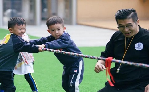 2021男孩子讀幼師專業前景怎么樣?工資多少?.jpg 2021男孩子讀幼師專業前景怎么樣?工資多少?.jpg